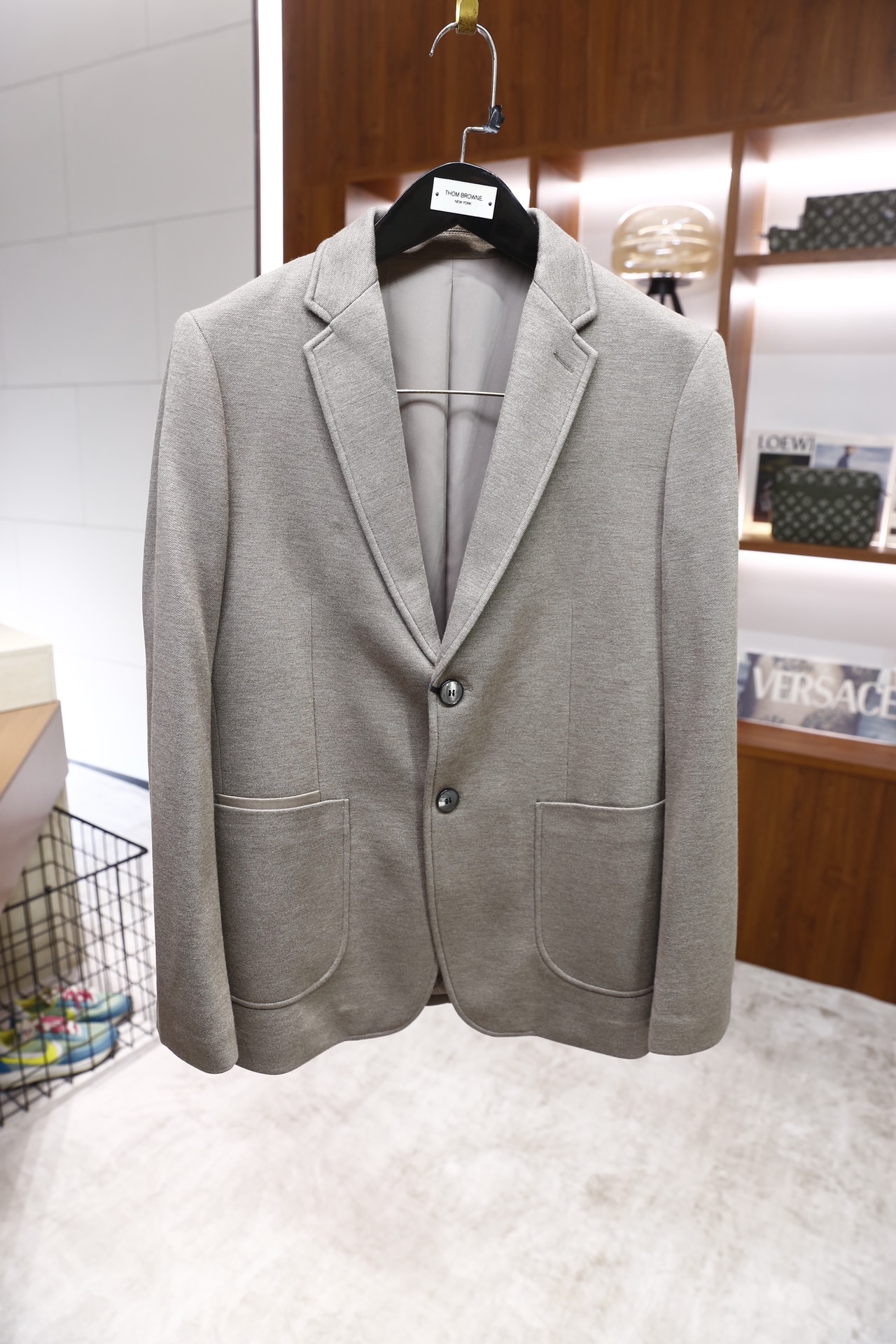 🔥杰尼亚.2025秋冬新品！时尚男士羊毛休闲西装，甄选细腻羊毛面料打造，触感柔软亲肤且质感挺括垂坠；经典