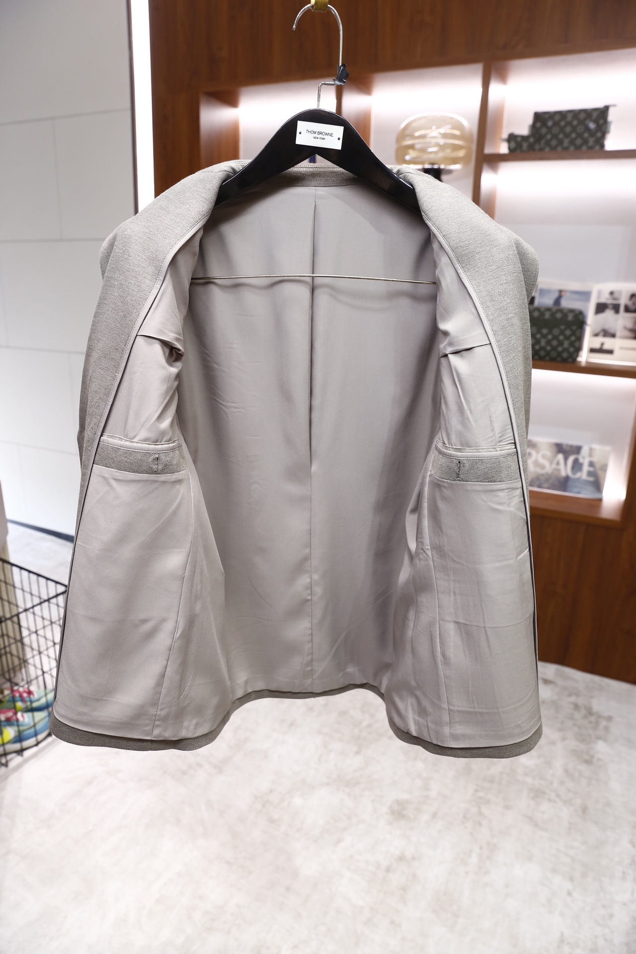 🔥杰尼亚.2025秋冬新品！时尚男士羊毛休闲西装，甄选细腻羊毛面料打造，触感柔软亲肤且质感挺括垂坠；经典