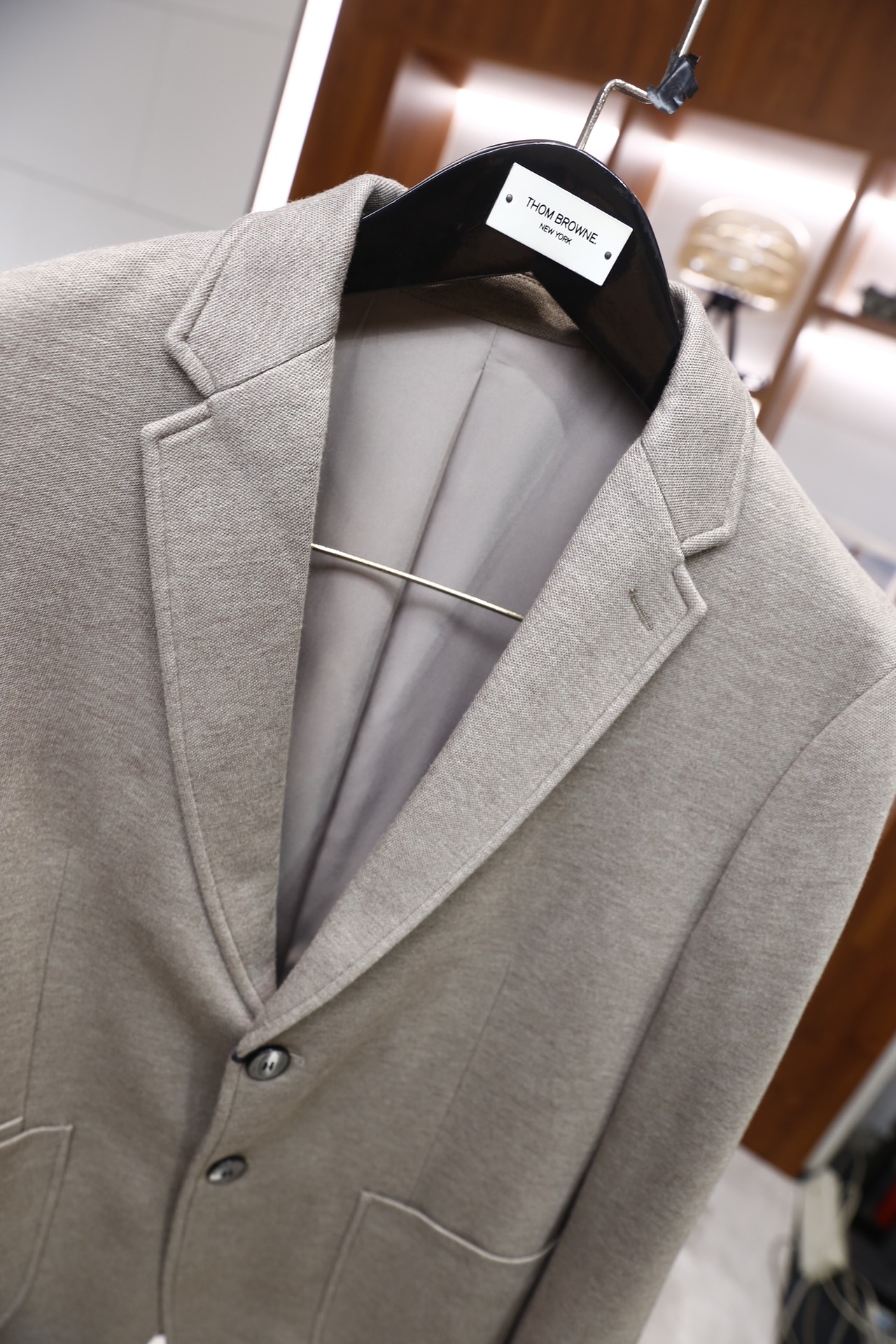 🔥杰尼亚.2025秋冬新品！时尚男士羊毛休闲西装，甄选细腻羊毛面料打造，触感柔软亲肤且质感挺括垂坠；经典