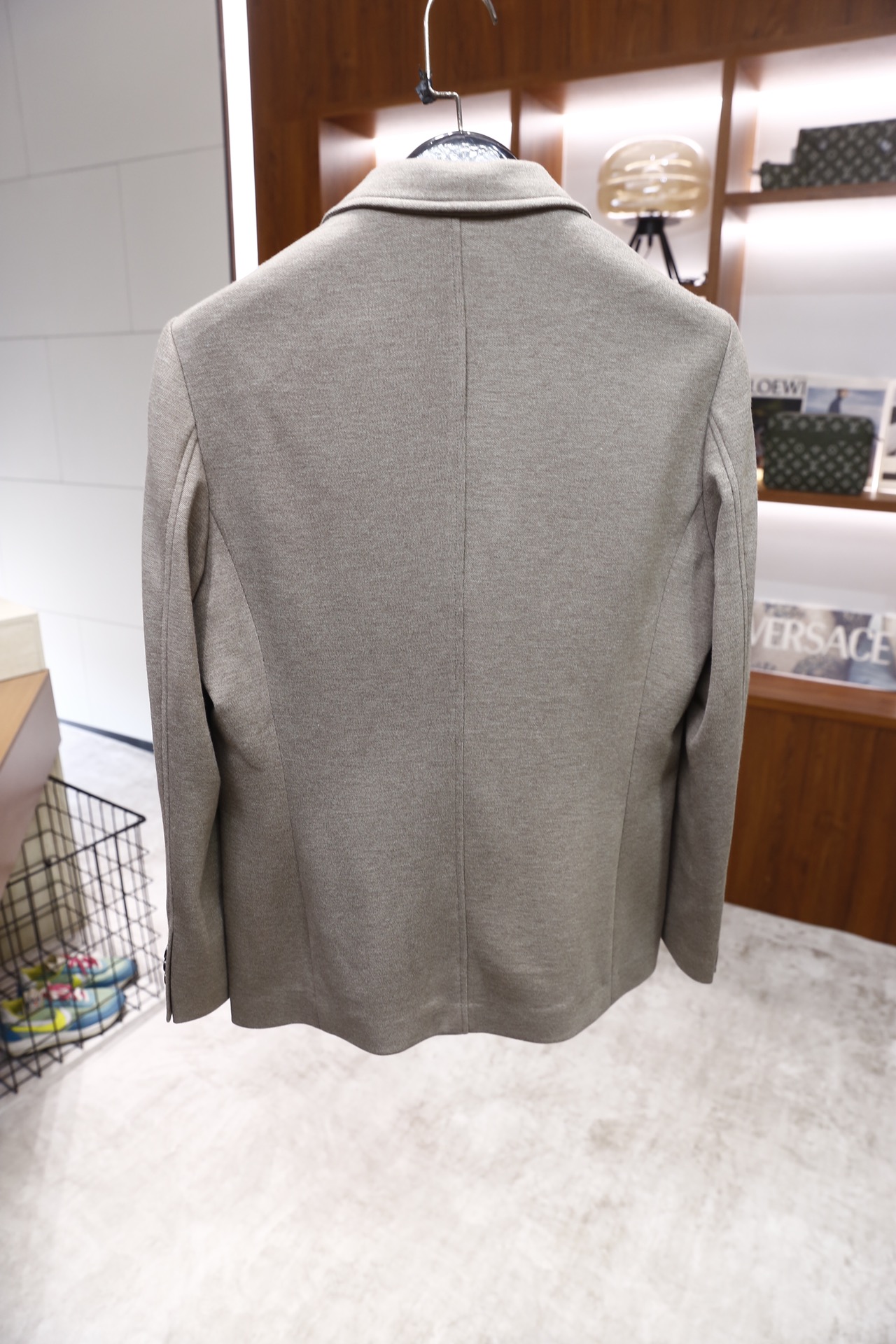 🔥杰尼亚.2025秋冬新品！时尚男士羊毛休闲西装，甄选细腻羊毛面料打造，触感柔软亲肤且质感挺括垂坠；经典