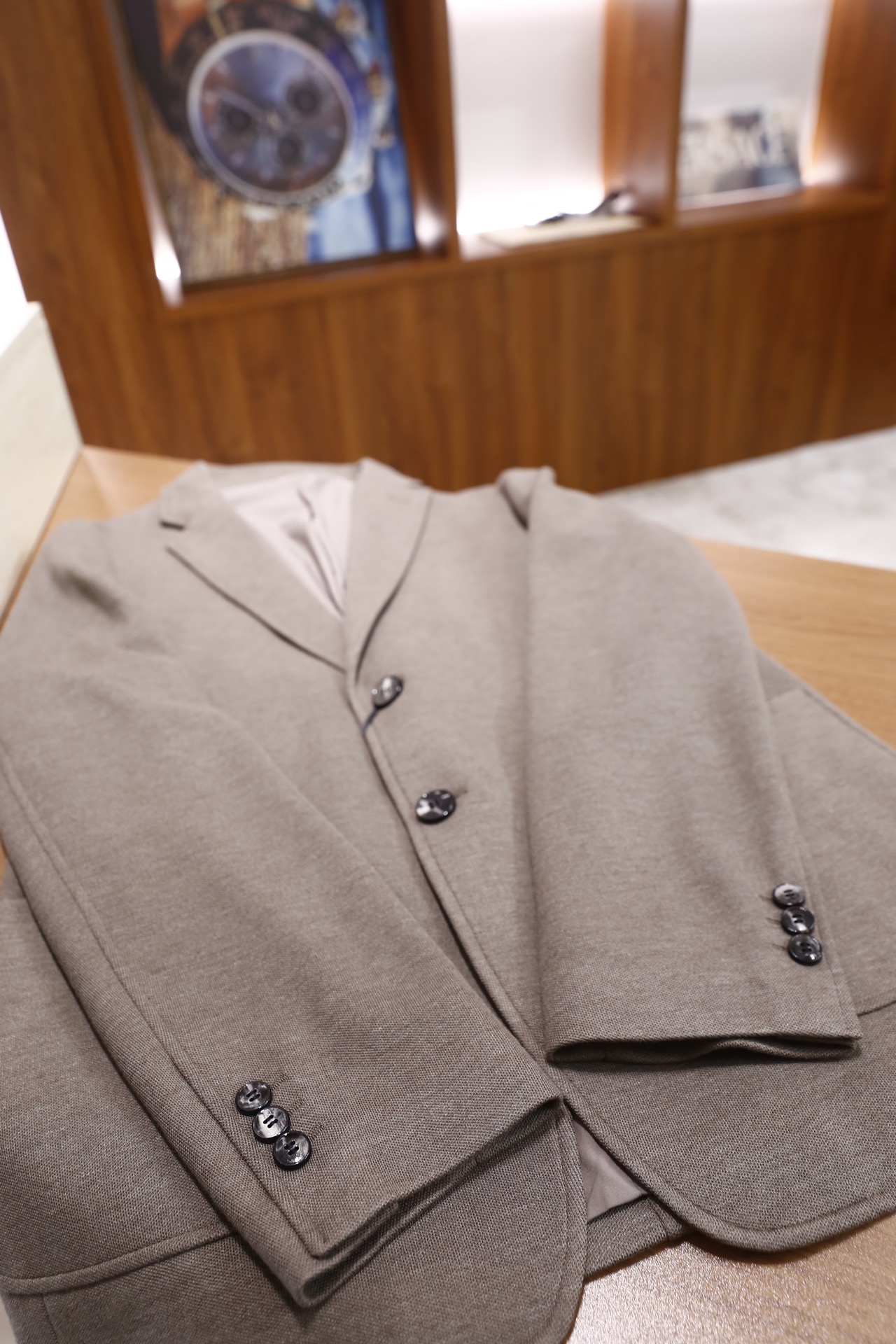 🔥杰尼亚.2025秋冬新品！时尚男士羊毛休闲西装，甄选细腻羊毛面料打造，触感柔软亲肤且质感挺括垂坠；经典