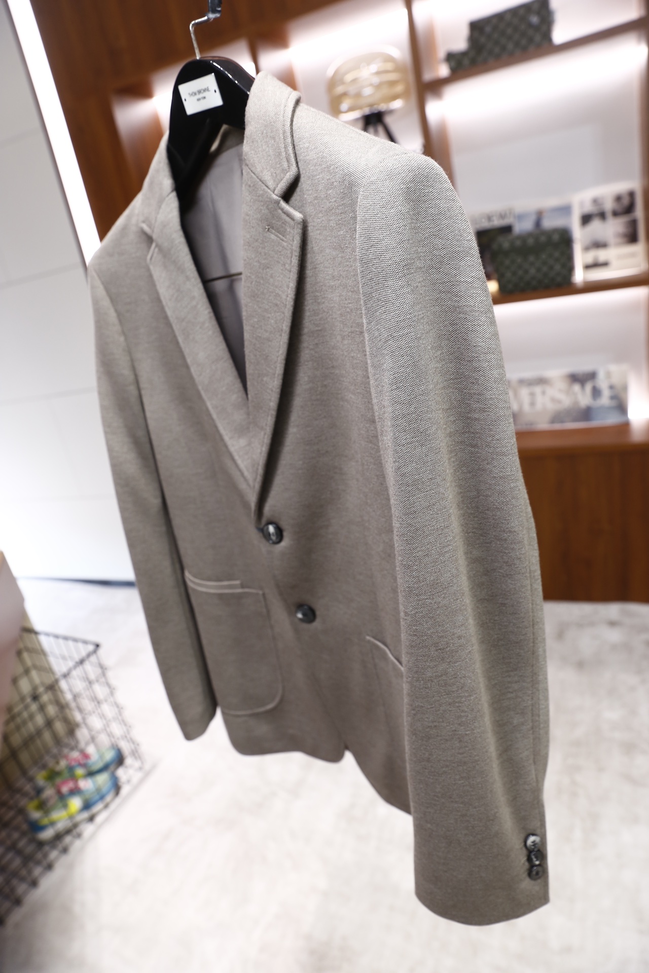 🔥杰尼亚.2025秋冬新品！时尚男士羊毛休闲西装，甄选细腻羊毛面料打造，触感柔软亲肤且质感挺括垂坠；经典