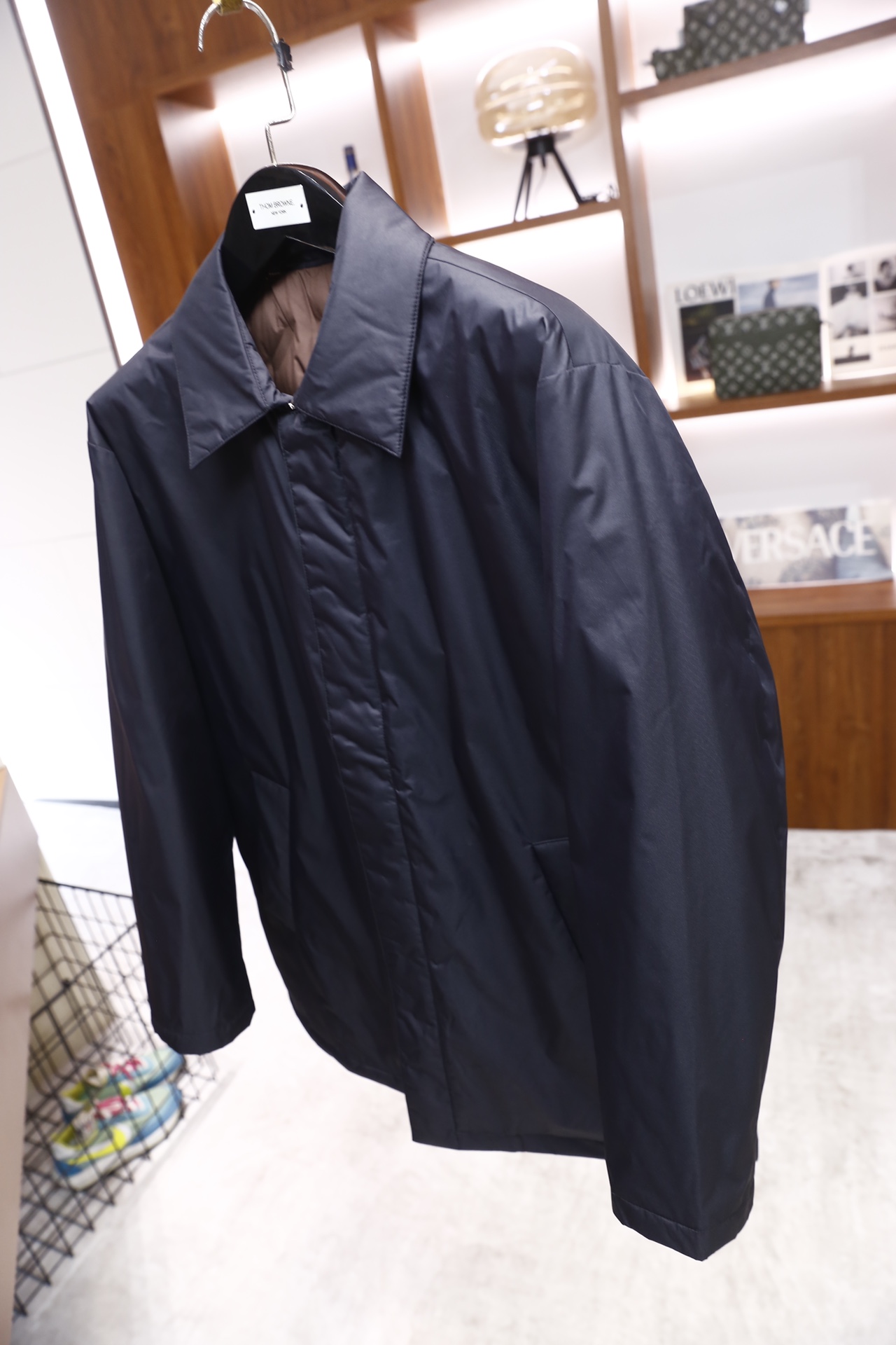 🔥杰尼亚.25秋冬新品！时尚男士翻领羽绒夹克，采用防风抗皱面料打造，内里填充羽绒材质，保暖性出众且衣身不