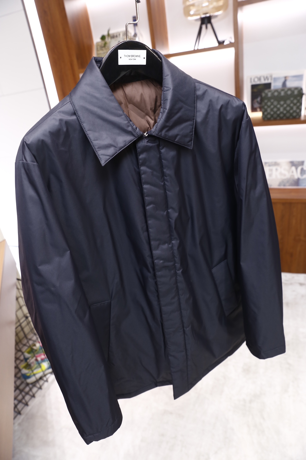 🔥杰尼亚.25秋冬新品！时尚男士翻领羽绒夹克，采用防风抗皱面料打造，内里填充羽绒材质，保暖性出众且衣身不