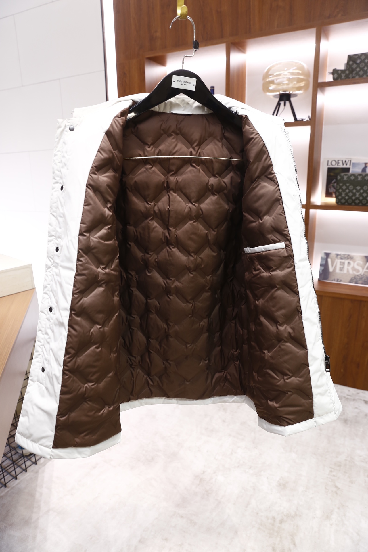 🔥杰尼亚.25秋冬新品！时尚男士翻领羽绒夹克，采用防风抗皱的面料打造，内里填充羽绒材质，保暖性出众且衣身