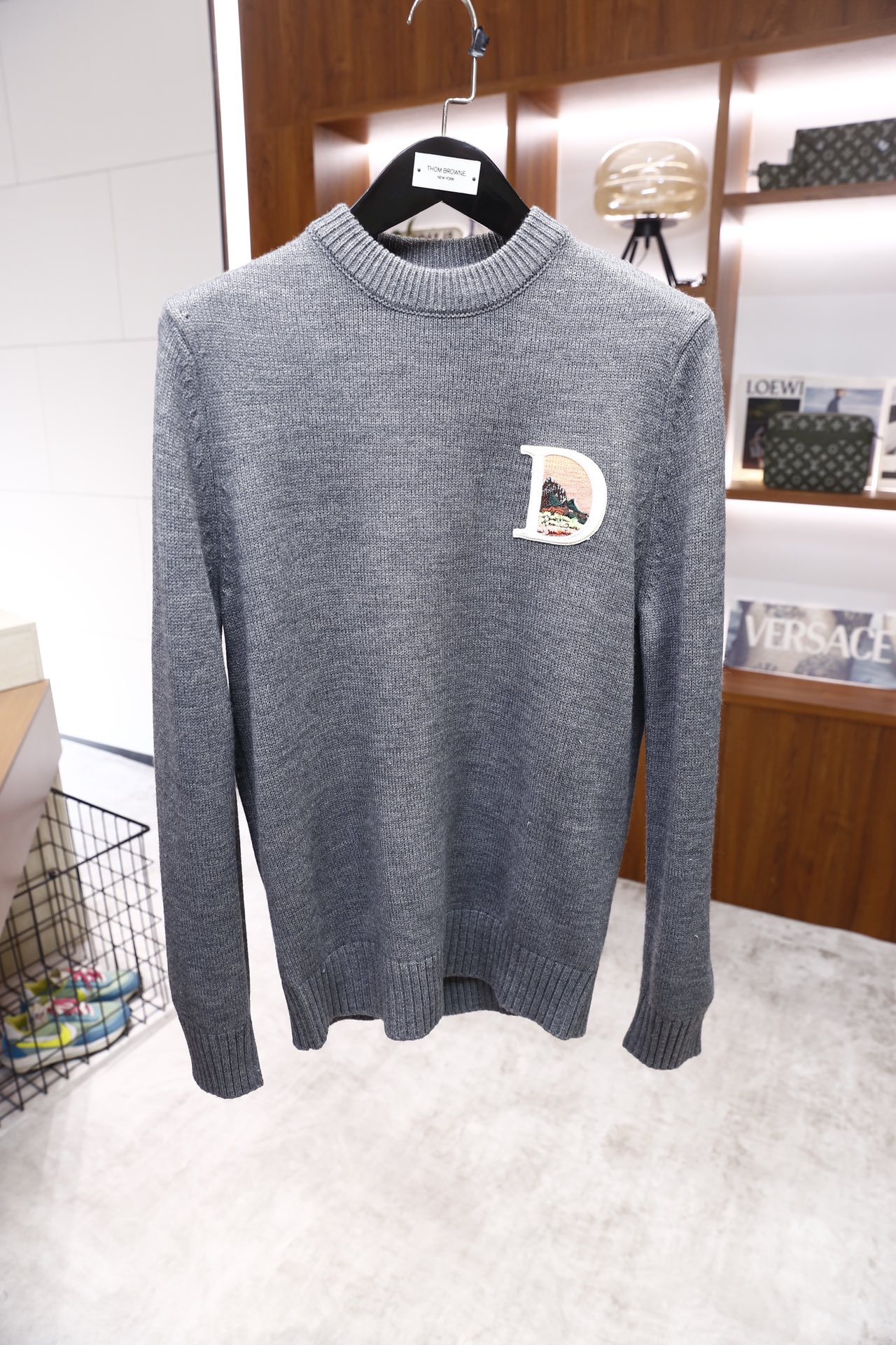 🔥迪奥/Christian Dior.25秋冬新品！时尚男士圆领针织衫采用细密的针织面料制作，质感柔软且