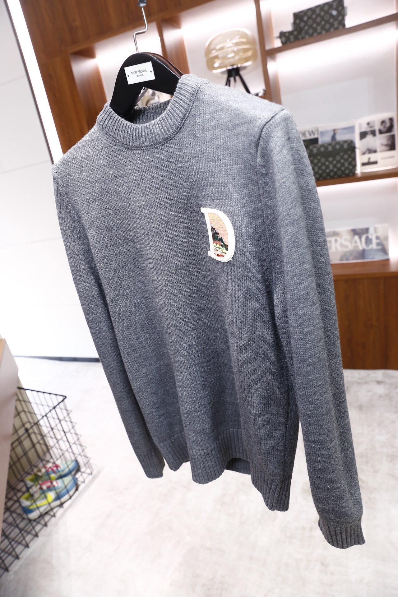 🔥迪奥/Christian Dior.25秋冬新品！时尚男士圆领针织衫采用细密的针织面料制作，质感柔软且