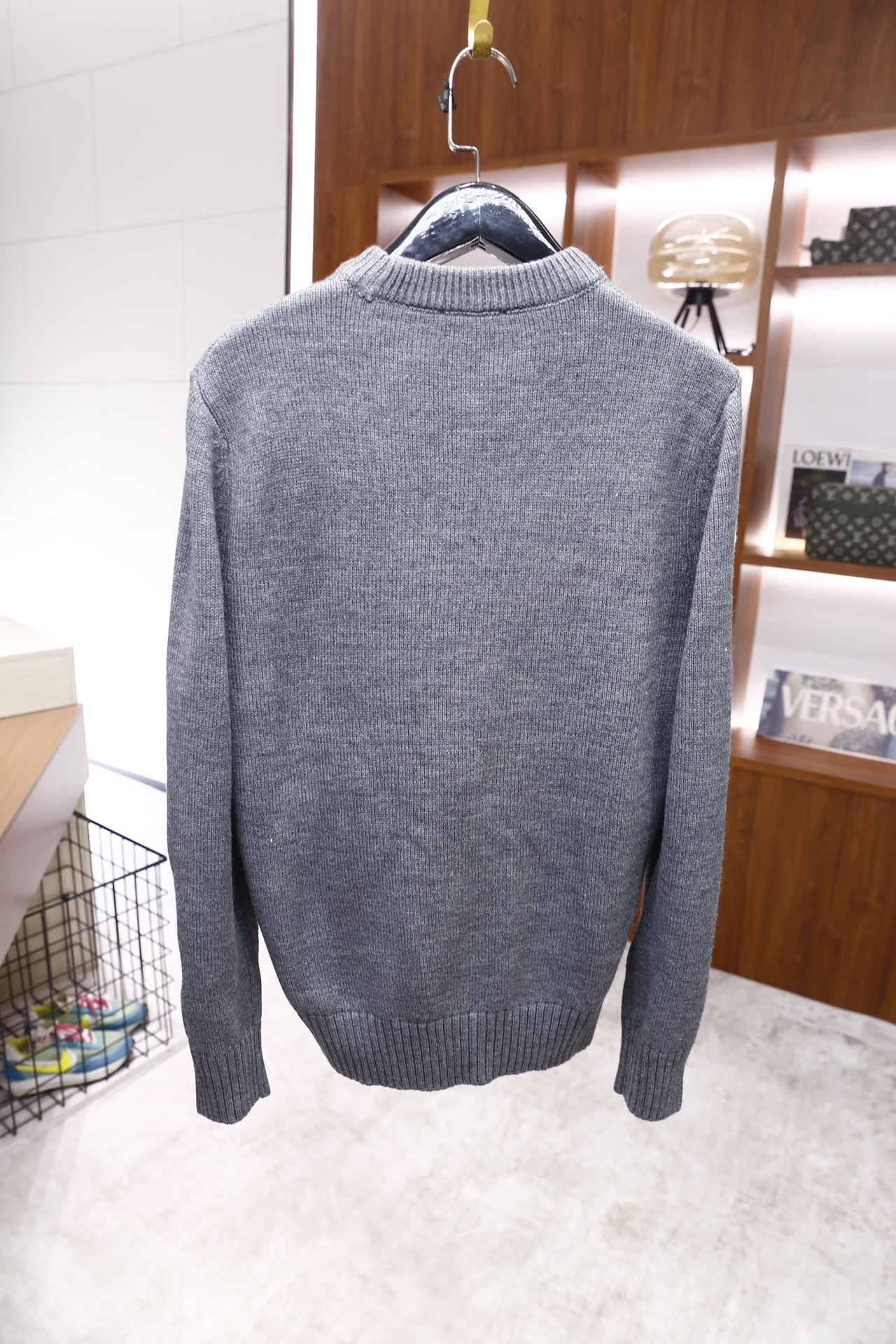 🔥巴宝丽/Burbe*ry.2025秋冬新品！时尚男士圆领针织衫采用粗针织面料打造，纹理饱满且质感厚实，