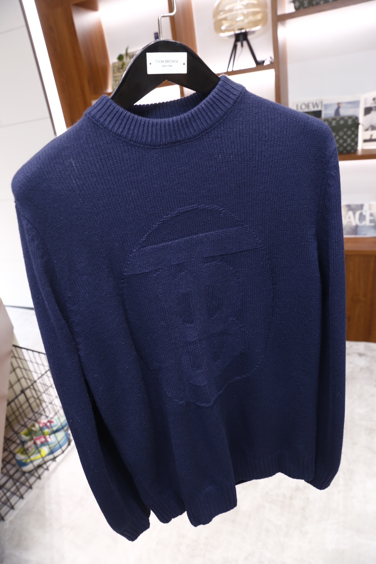 🔥巴宝丽/Burbe*ry.2025秋冬新品！时尚男士圆领针织衫采用粗针织面料打造，纹理饱满且质感厚实，