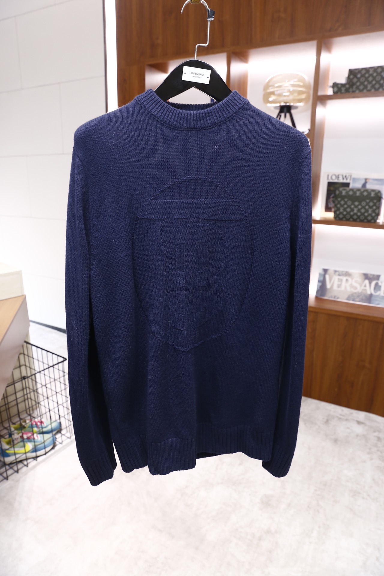 🔥巴宝丽/Burbe*ry.2025秋冬新品！时尚男士圆领针织衫采用粗针织面料打造，纹理饱满且质感厚实，