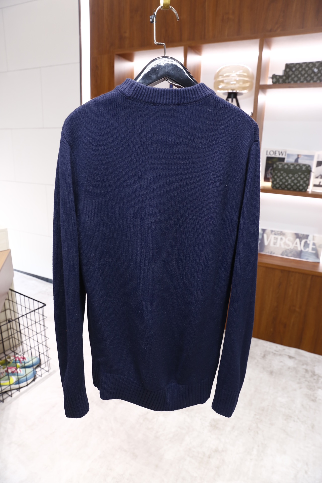 🔥巴宝丽/Burbe*ry.2025秋冬新品！时尚男士圆领针织衫采用粗针织面料打造，纹理饱满且质感厚实，