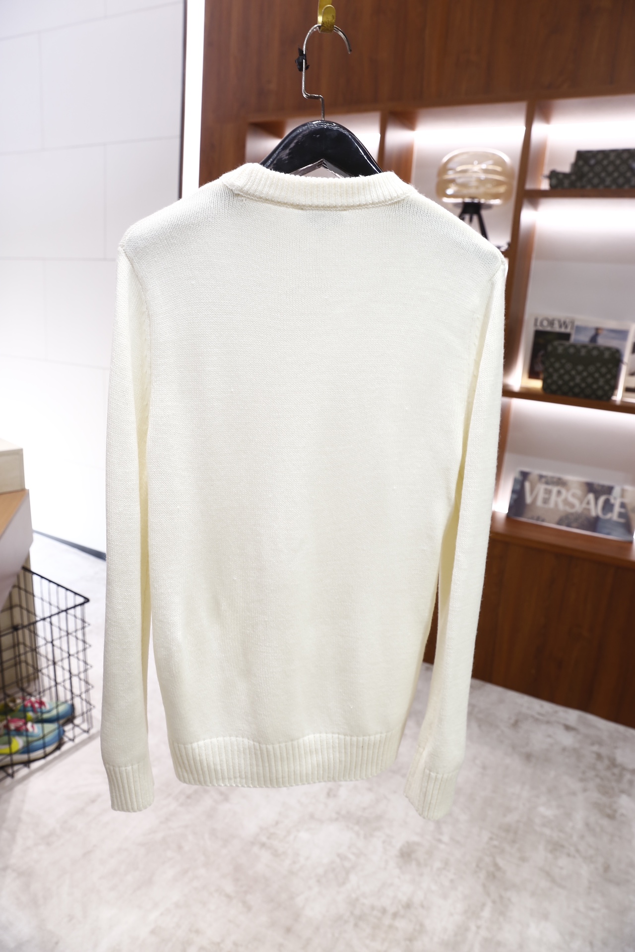 🔥巴宝丽/Burbe*ry.2025秋冬新品！时尚男士圆领针织衫采用粗针织面料打造，纹理饱满且质感厚实，