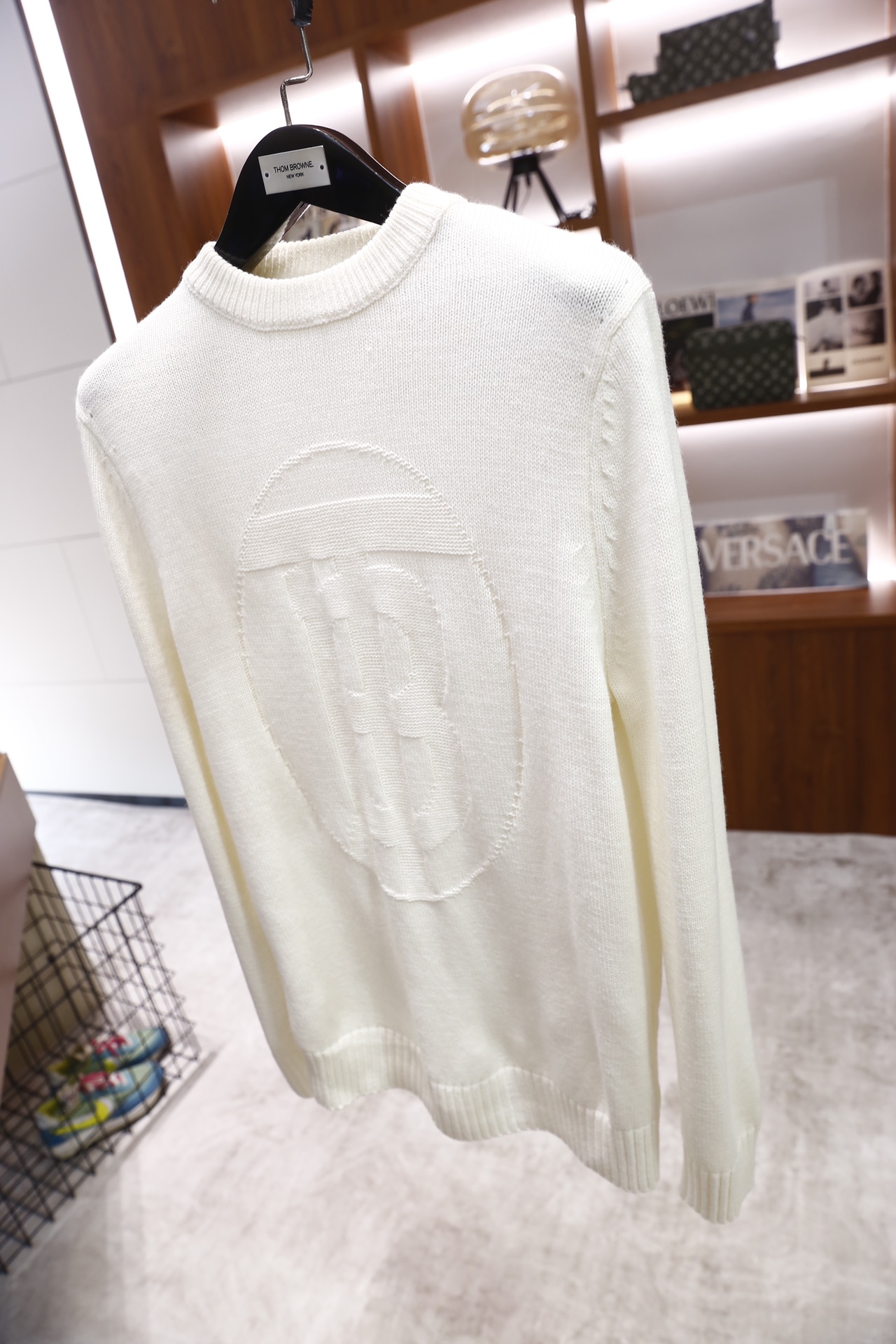 🔥巴宝丽/Burbe*ry.2025秋冬新品！时尚男士圆领针织衫采用粗针织面料打造，纹理饱满且质感厚实，