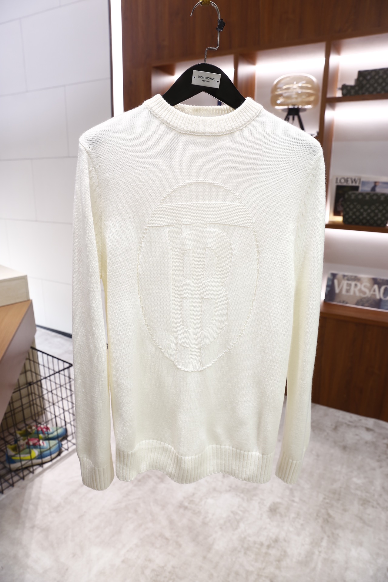 🔥巴宝丽/Burbe*ry.2025秋冬新品！时尚男士圆领针织衫采用粗针织面料打造，纹理饱满且质感厚实，