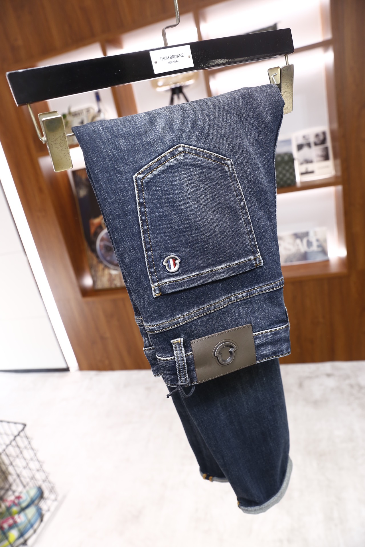 🔥蒙口/Mon*ler.25秋季新品时尚男士牛仔裤👖采用客供水洗弹力牛仔裤！奢华经典品牌Logo设计！时