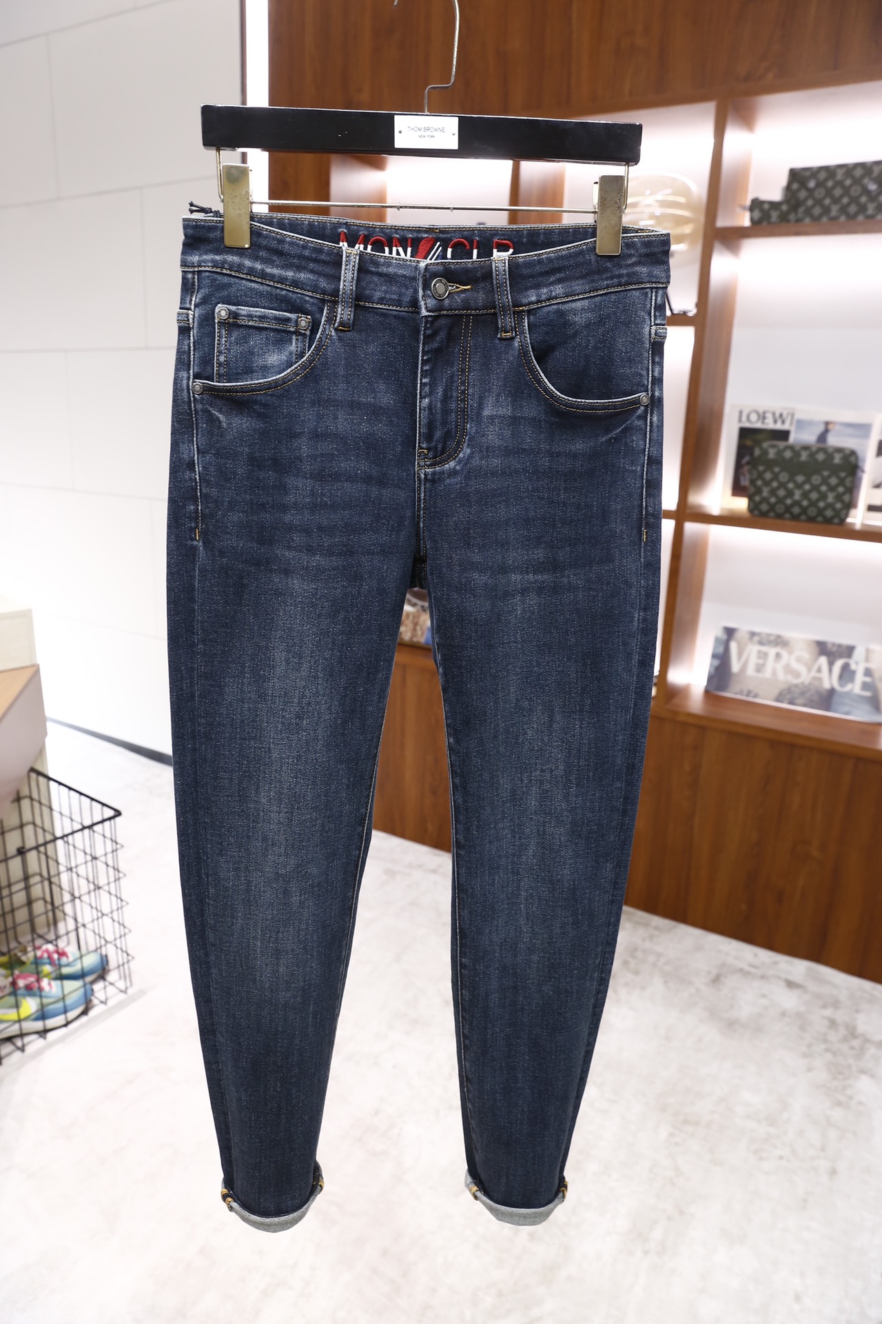 🔥蒙口/Mon*ler.25秋季新品时尚男士牛仔裤👖采用客供水洗弹力牛仔裤！奢华经典品牌Logo设计！时