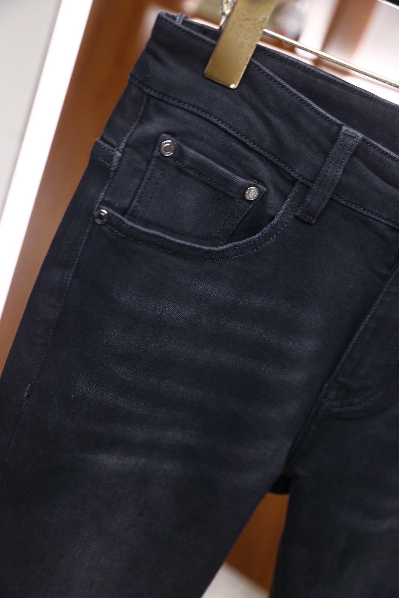 🔥保罗.2025秋季新款原单高端男士深色百搭休闲牛仔裤！奢华经典品牌字母LOGO配饰 身穿着非常舒适 低