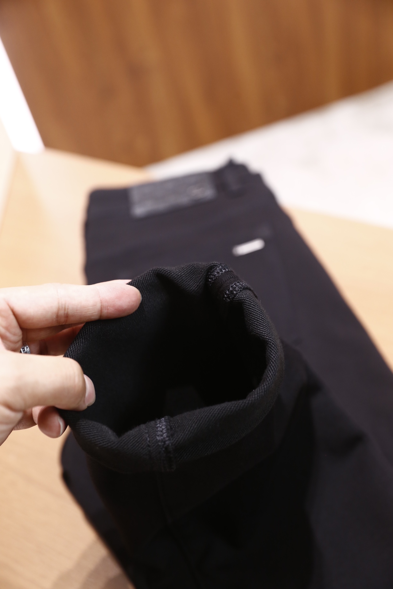 🔥杰尼亚/Ze*na.2025秋季新款原单高端男士深色百搭休闲牛仔裤！奢华经典定制LOGO配饰 身穿着非