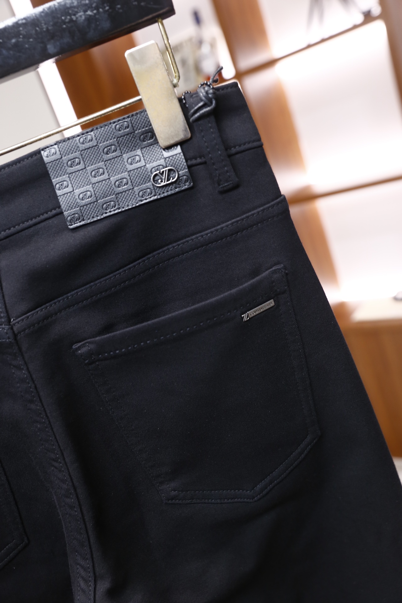 🔥杰尼亚/Ze*na.2025秋季新款原单高端男士深色百搭休闲牛仔裤！奢华经典定制LOGO配饰 身穿着非