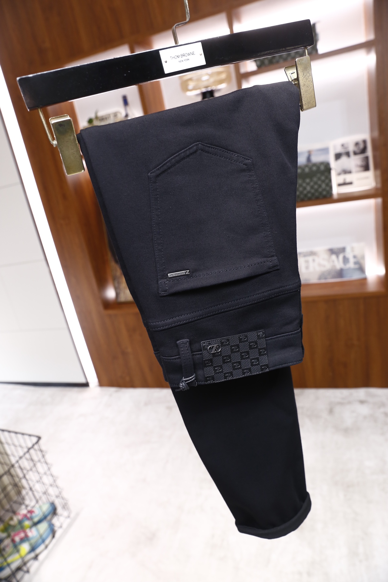 🔥杰尼亚/Ze*na.2025秋季新款原单高端男士深色百搭休闲牛仔裤！奢华经典定制LOGO配饰 身穿着非