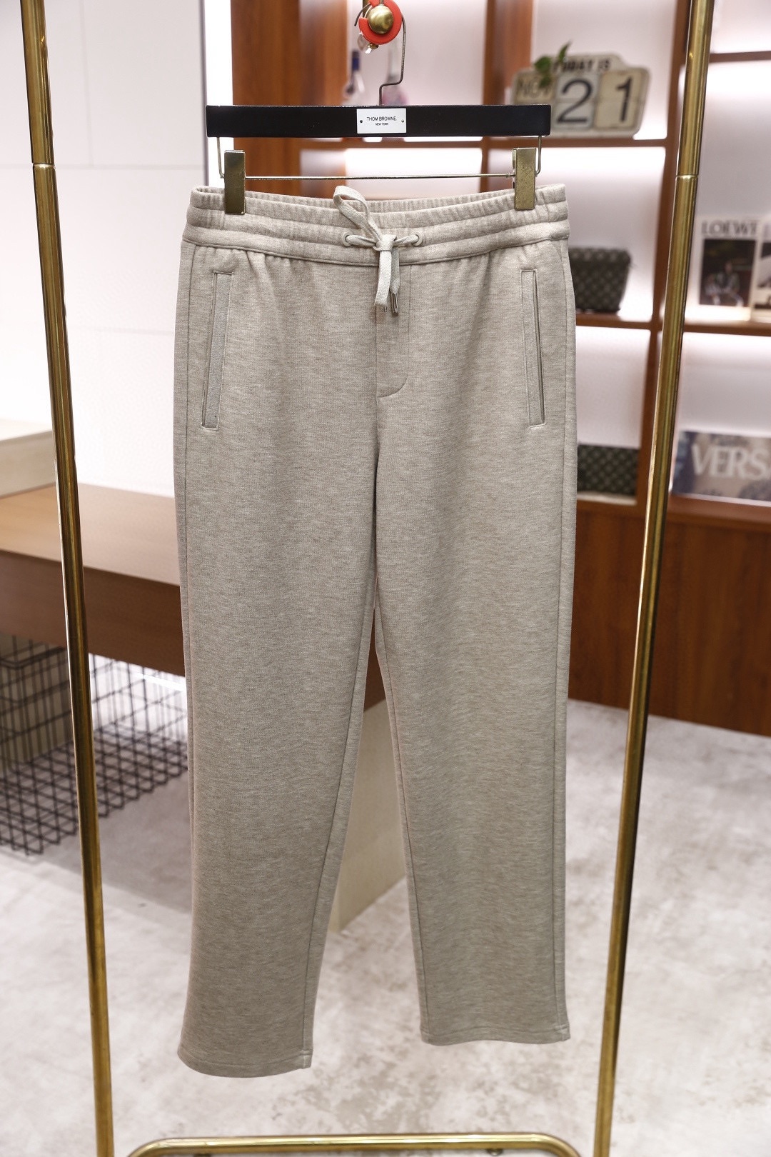 🔥普拉*/Pr*da.2025秋冬新款！时尚男士百搭抽绳休闲裤，采用了柔软舒适面料，触感细腻且富有弹性，