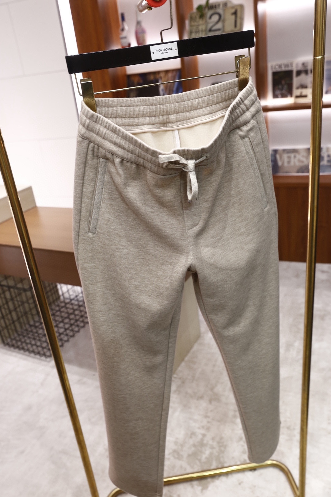 🔥普拉*/Pr*da.2025秋冬新款！时尚男士百搭抽绳休闲裤，采用了柔软舒适面料，触感细腻且富有弹性，