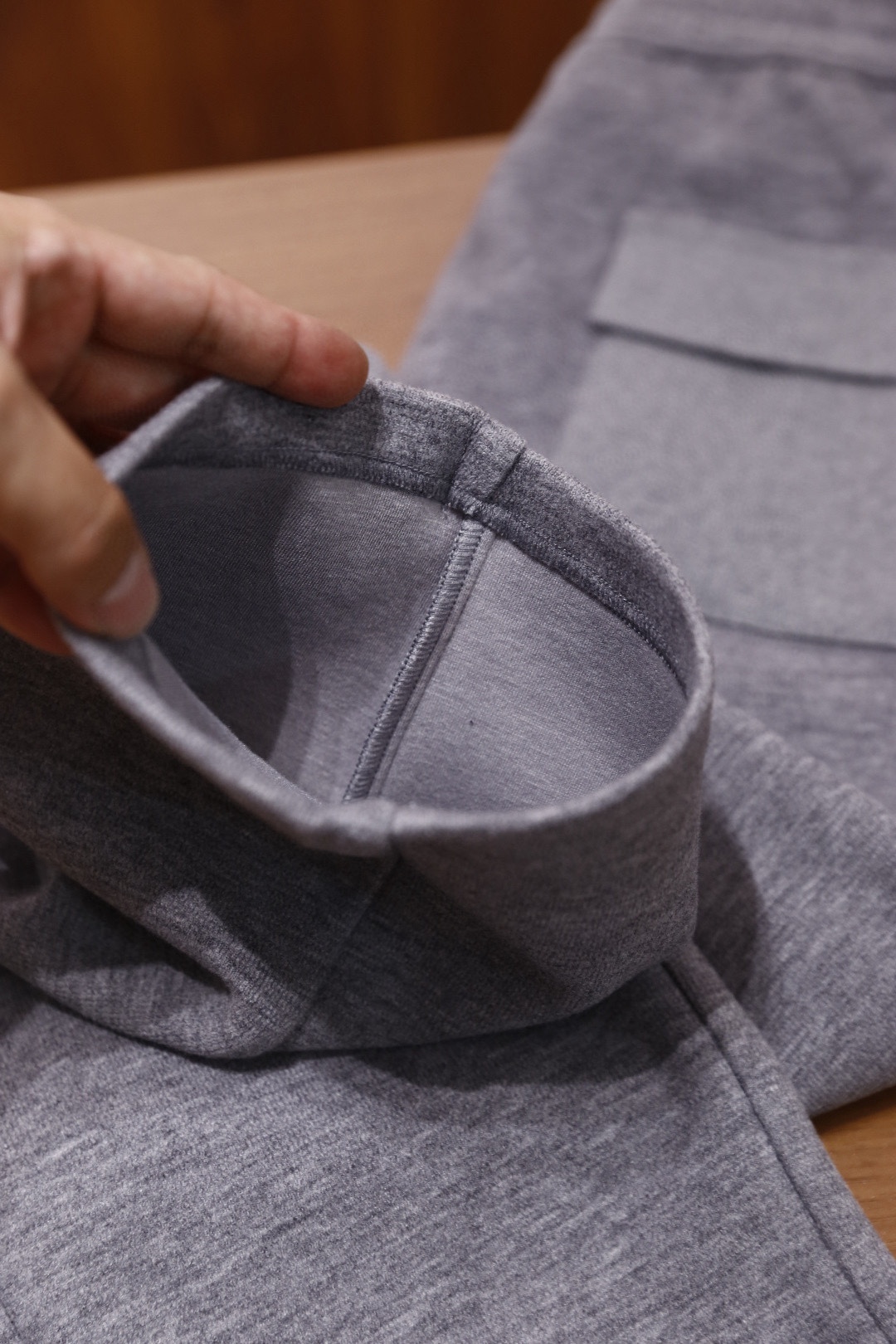 🔥普拉*/Pr*da.2025秋冬新款！时尚男士百搭抽绳休闲裤，采用了柔软舒适面料，触感细腻且富有弹性，