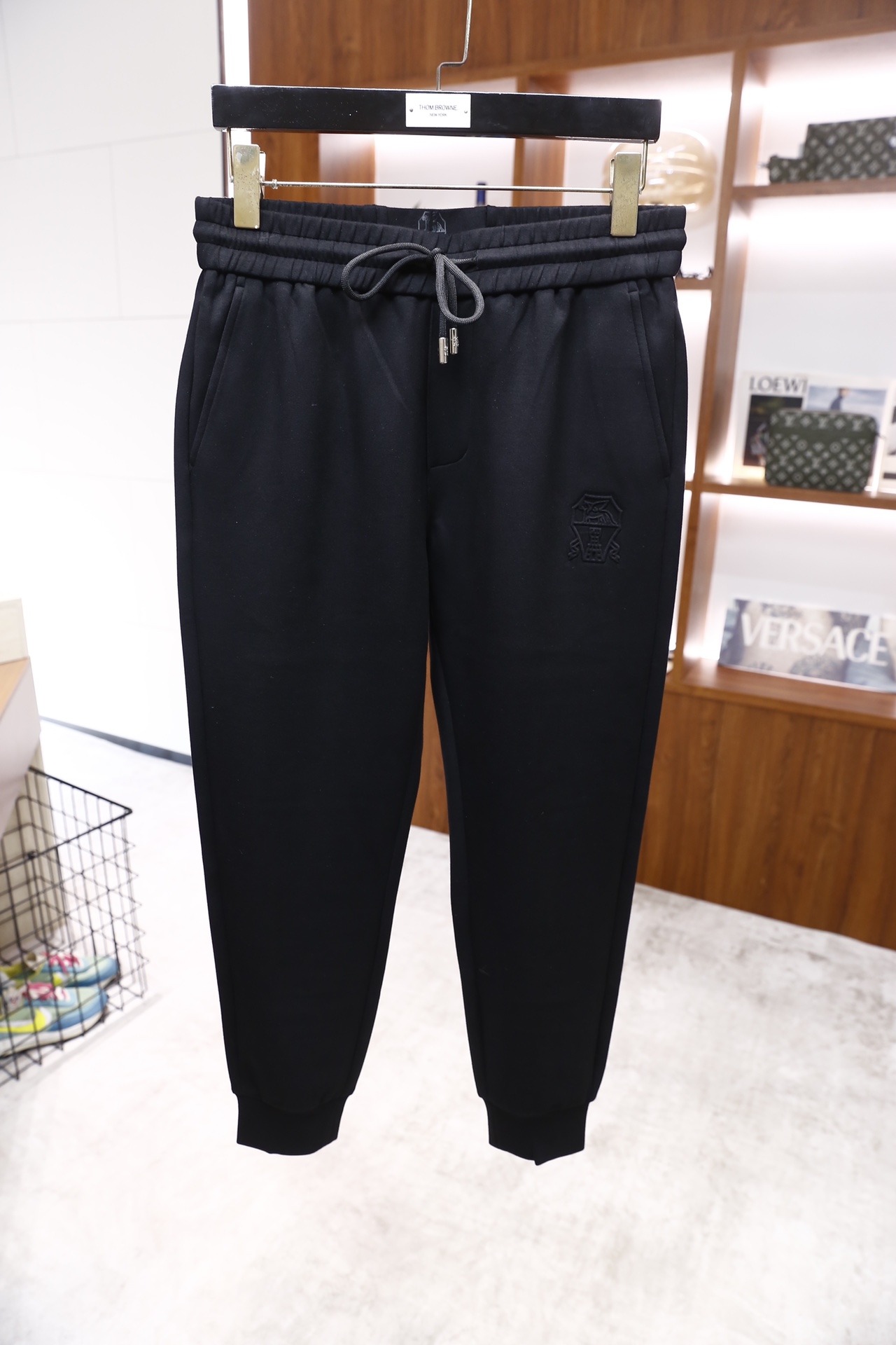 🔥BC.25秋冬新品！男士休闲运动套装，采用立领拉链外套与束脚长裤，主体采用舒适保暖面料打造。外套为立领