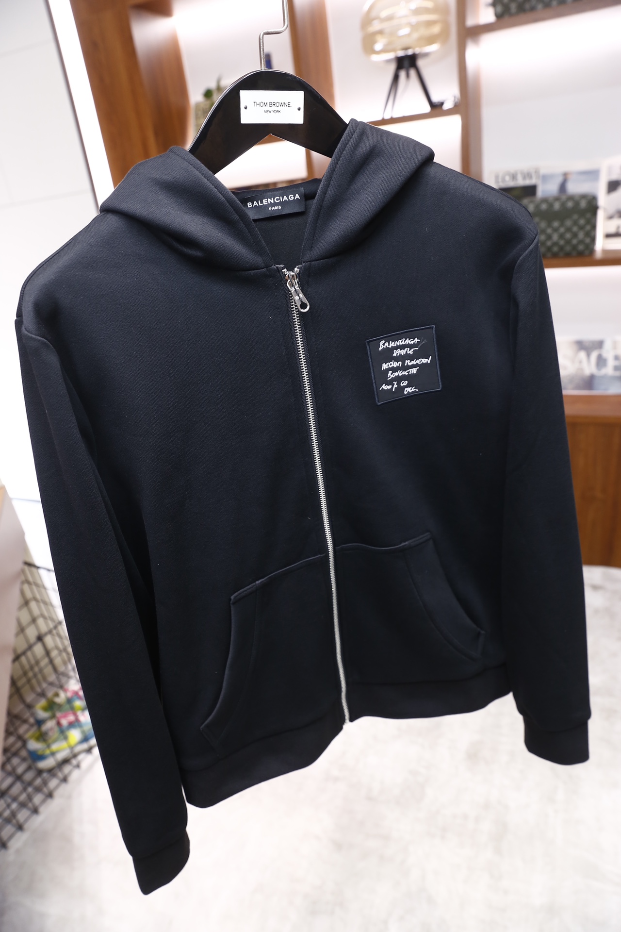 🔥Balenciaga/巴黎世家.25秋冬新品！时尚男士休闲运动套装，包含连帽拉链外套与直筒长裤，主体采