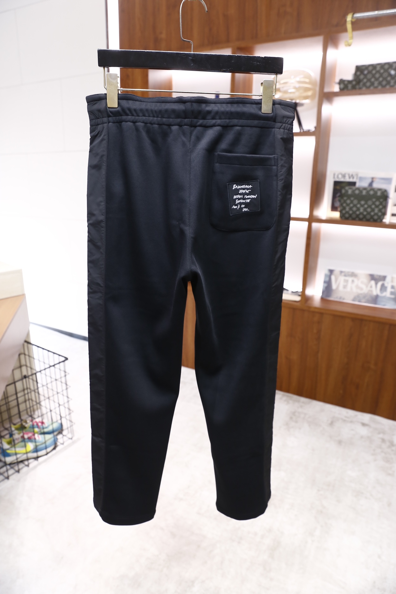 🔥Balenciaga/巴黎世家.25秋冬新品！时尚男士休闲运动套装，包含连帽拉链外套与直筒长裤，主体采