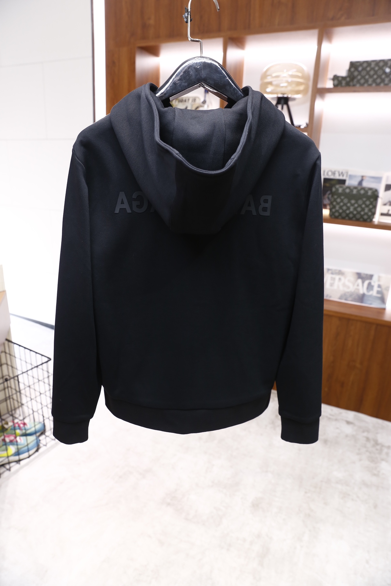 🔥Balenciaga/巴黎世家.25秋冬新品！时尚男士休闲运动套装，包含连帽拉链外套与直筒长裤，主体采