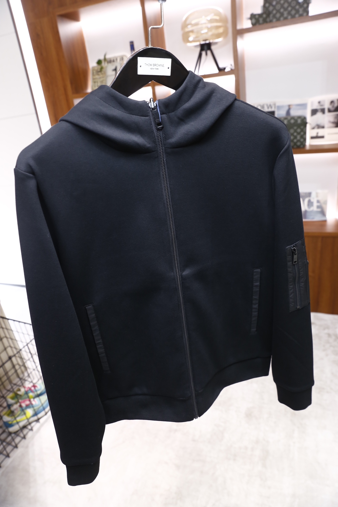 🔥普拉*/Pr*da.25秋冬新品！时尚男士休闲运动套装，包含连帽拉链外套与束脚长裤，主体采用舒适保暖面