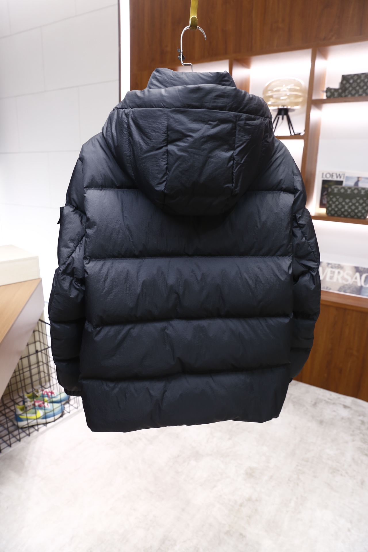 🔥杜嘉班纳.25秋冬新品！时尚男士连帽羽绒服，采用哑光质感的防风面料打造，衣身为经典绗缝格纹填充结构，内