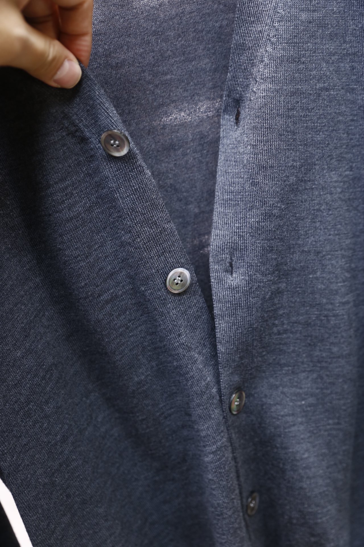 🔥汤姆布朗/TB.25秋冬新品🆕时尚男士纯羊毛针织开衫，采用V领设计与单排纽扣开衫，奢华经典品牌元素LO