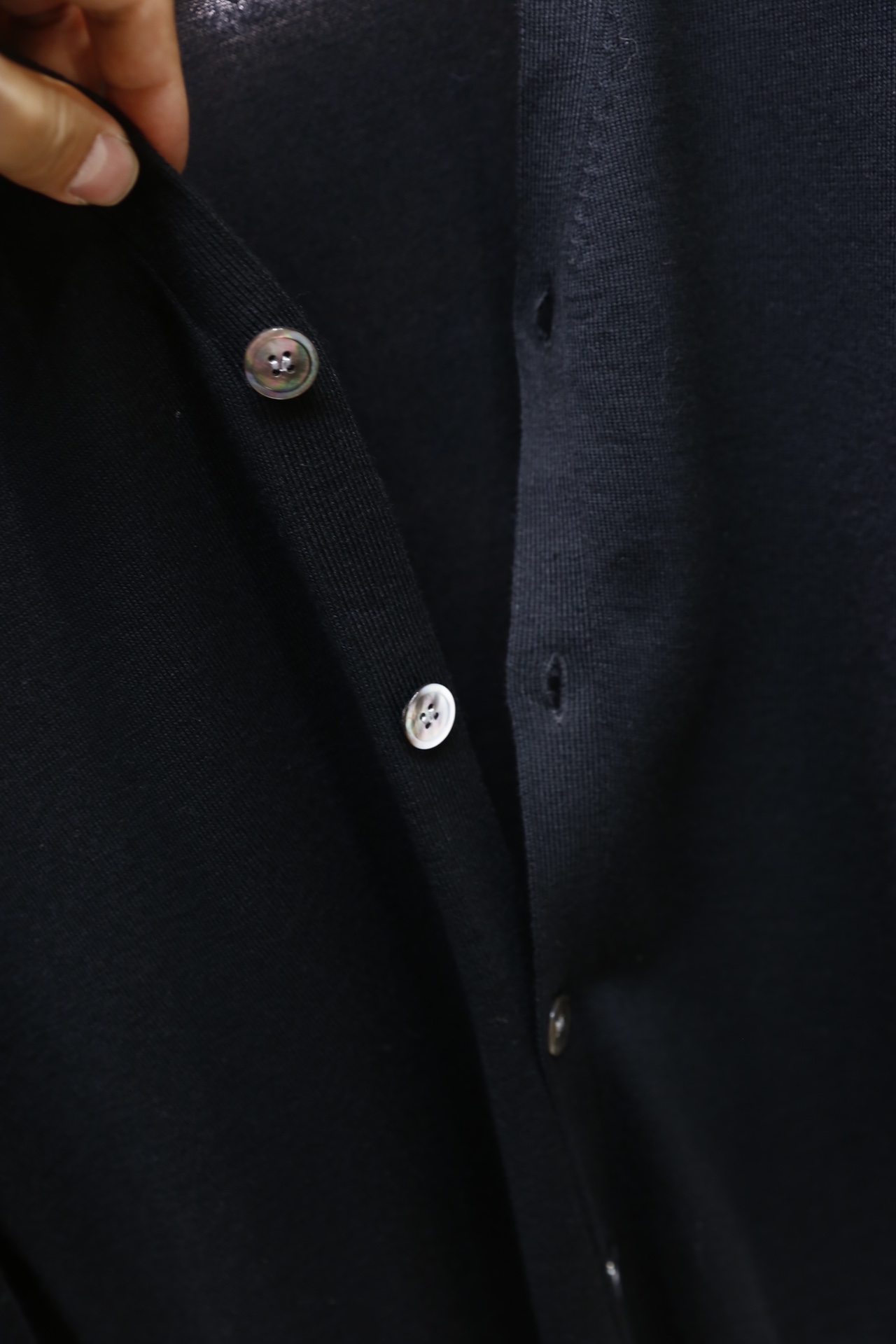 🔥汤姆布朗/TB.25秋冬新品🆕时尚男士纯羊毛针织开衫，采用V领设计与单排纽扣开衫，奢华经典品牌元素LO