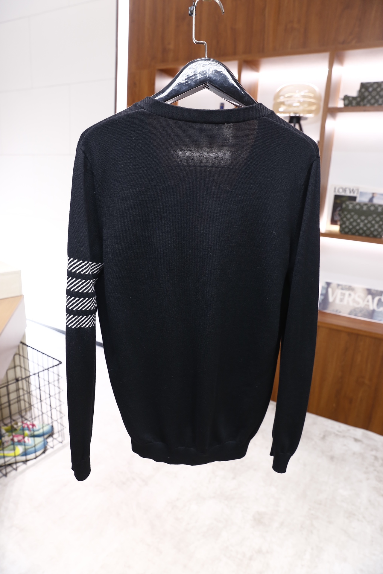 🔥汤姆布朗/TB.25秋冬新品🆕时尚男士纯羊毛针织开衫，采用V领设计与单排纽扣开衫，奢华经典品牌元素LO