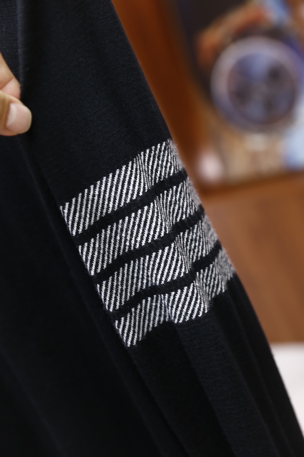 🔥汤姆布朗/TB.25秋冬新品！时尚男士纯羊毛长袖Polo衫，采用针织面料打造，领口为经典Polo翻领设