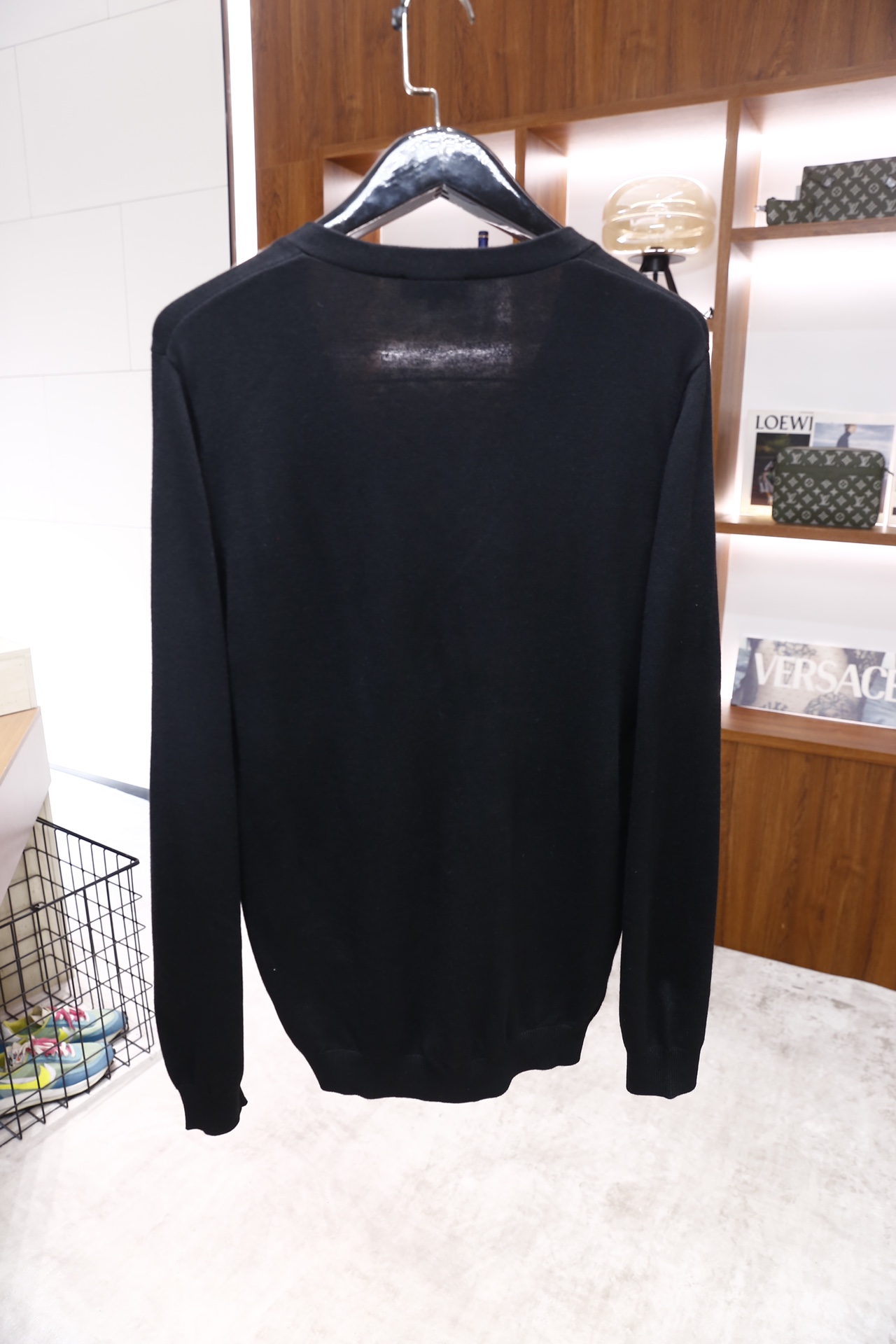 🔥Pr*da/普拉达.25秋冬新品！时尚男士百搭调V领针织开衫，采用精纺羊毛薄款材质，为修身剪裁的长袖款