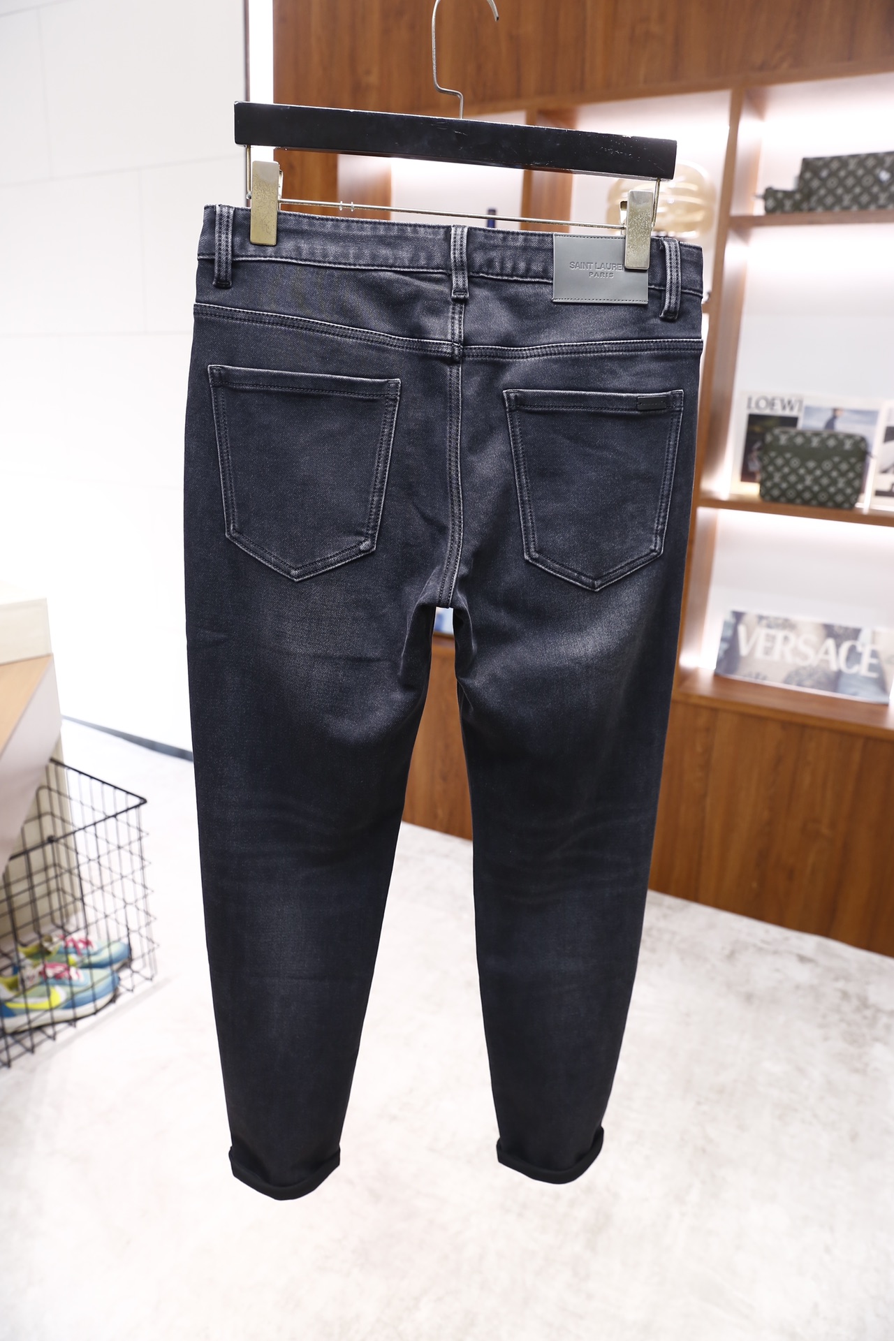 🔥圣罗兰.2025秋季新款🆕时尚男士高级灰牛仔裤👖采用客供水洗弹力牛仔裤！奢华经典品牌定制Logo设计！