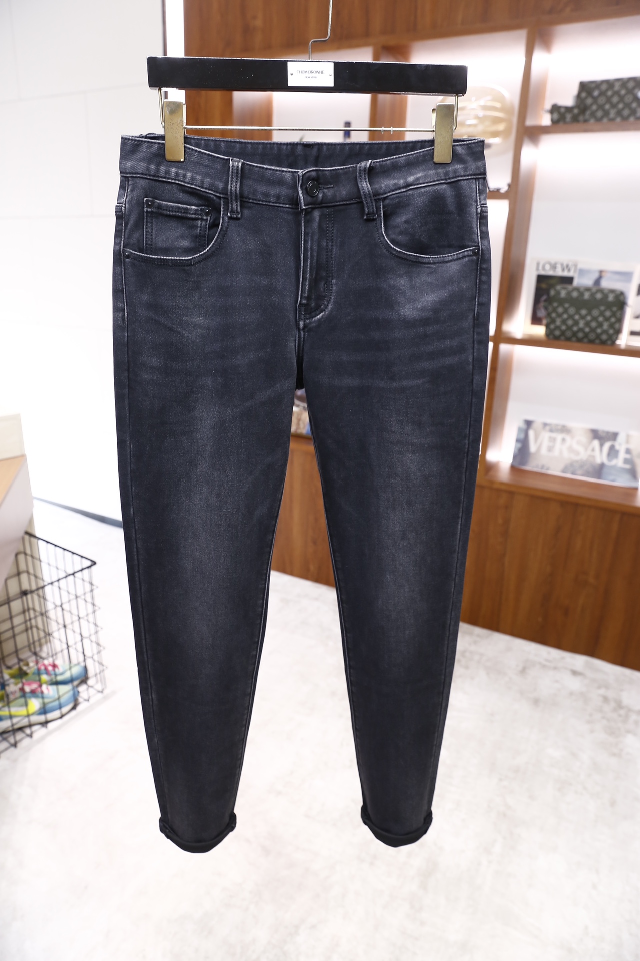 🔥圣罗兰.2025秋季新款🆕时尚男士高级灰牛仔裤👖采用客供水洗弹力牛仔裤！奢华经典品牌定制Logo设计！