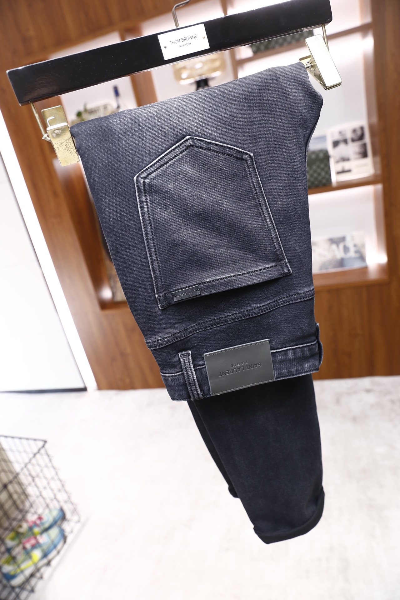 🔥圣罗兰.2025秋季新款🆕时尚男士高级灰牛仔裤👖采用客供水洗弹力牛仔裤！奢华经典品牌定制Logo设计！