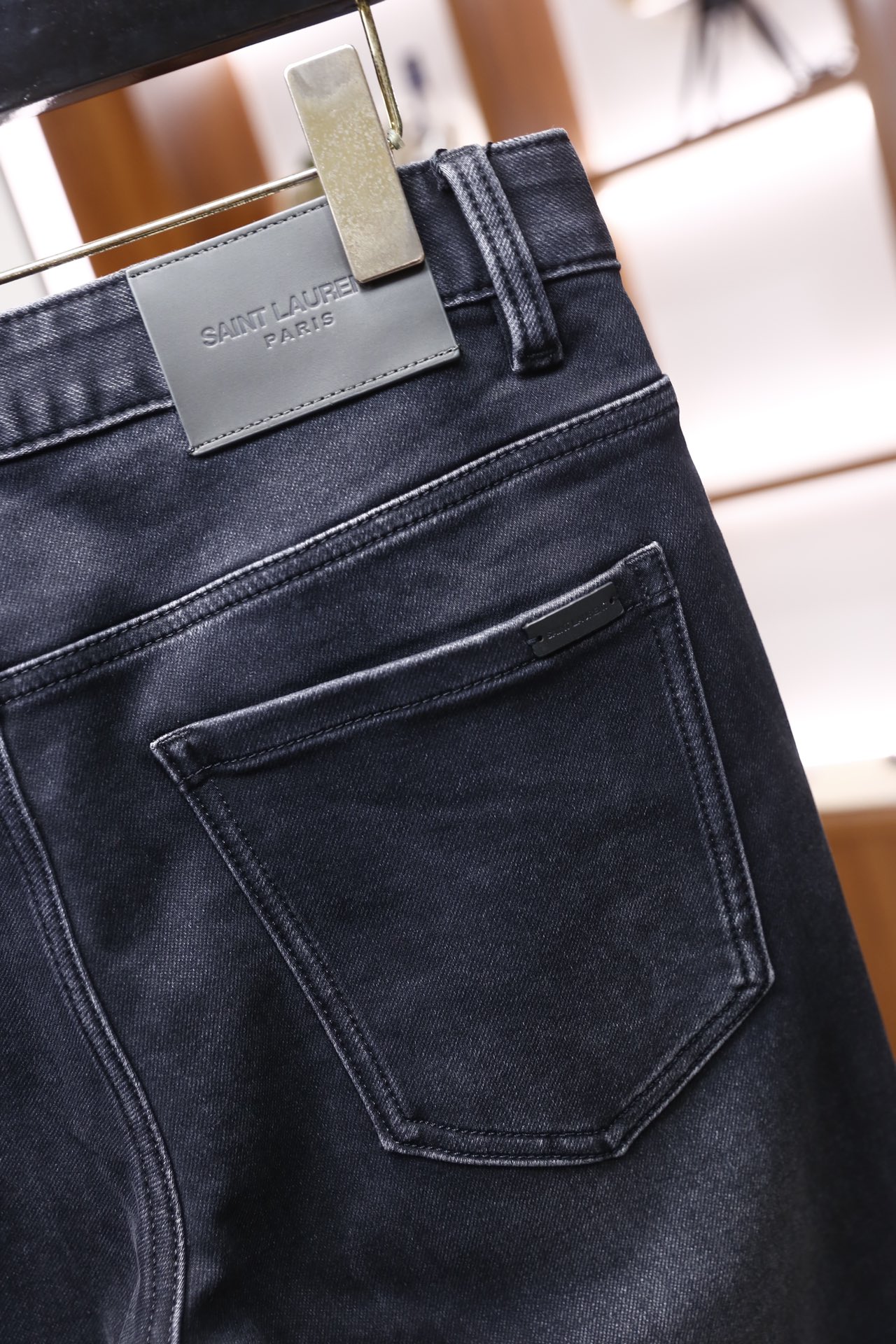 🔥圣罗兰.2025秋季新款🆕时尚男士高级灰牛仔裤👖采用客供水洗弹力牛仔裤！奢华经典品牌定制Logo设计！