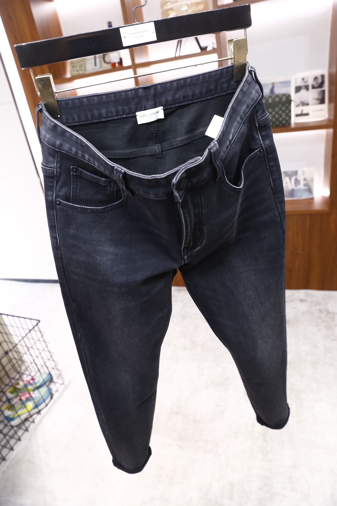 🔥圣罗兰.2025秋季新款🆕时尚男士高级灰牛仔裤👖采用客供水洗弹力牛仔裤！奢华经典品牌定制Logo设计！