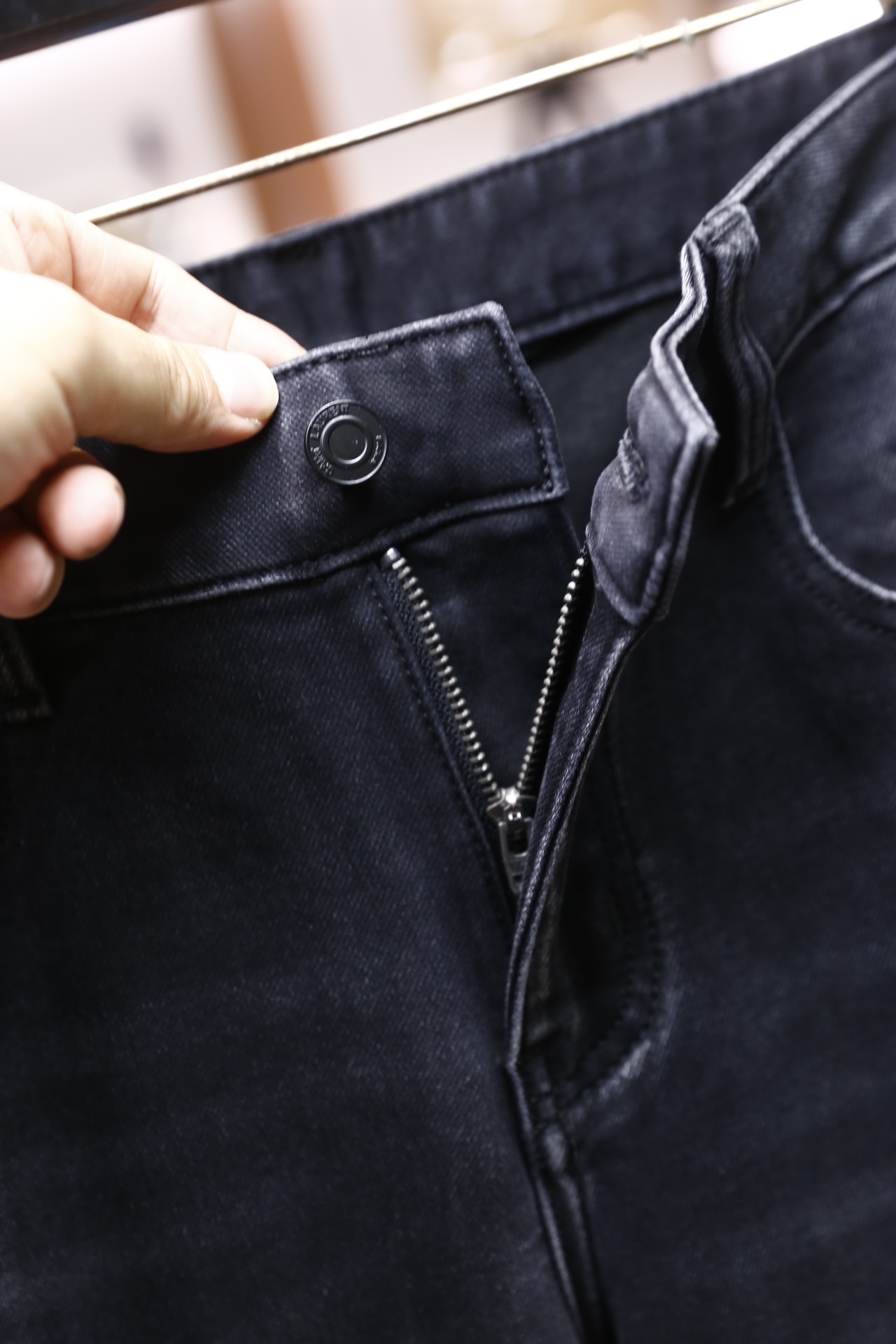 🔥圣罗兰.2025秋季新款🆕时尚男士高级灰牛仔裤👖采用客供水洗弹力牛仔裤！奢华经典品牌定制Logo设计！