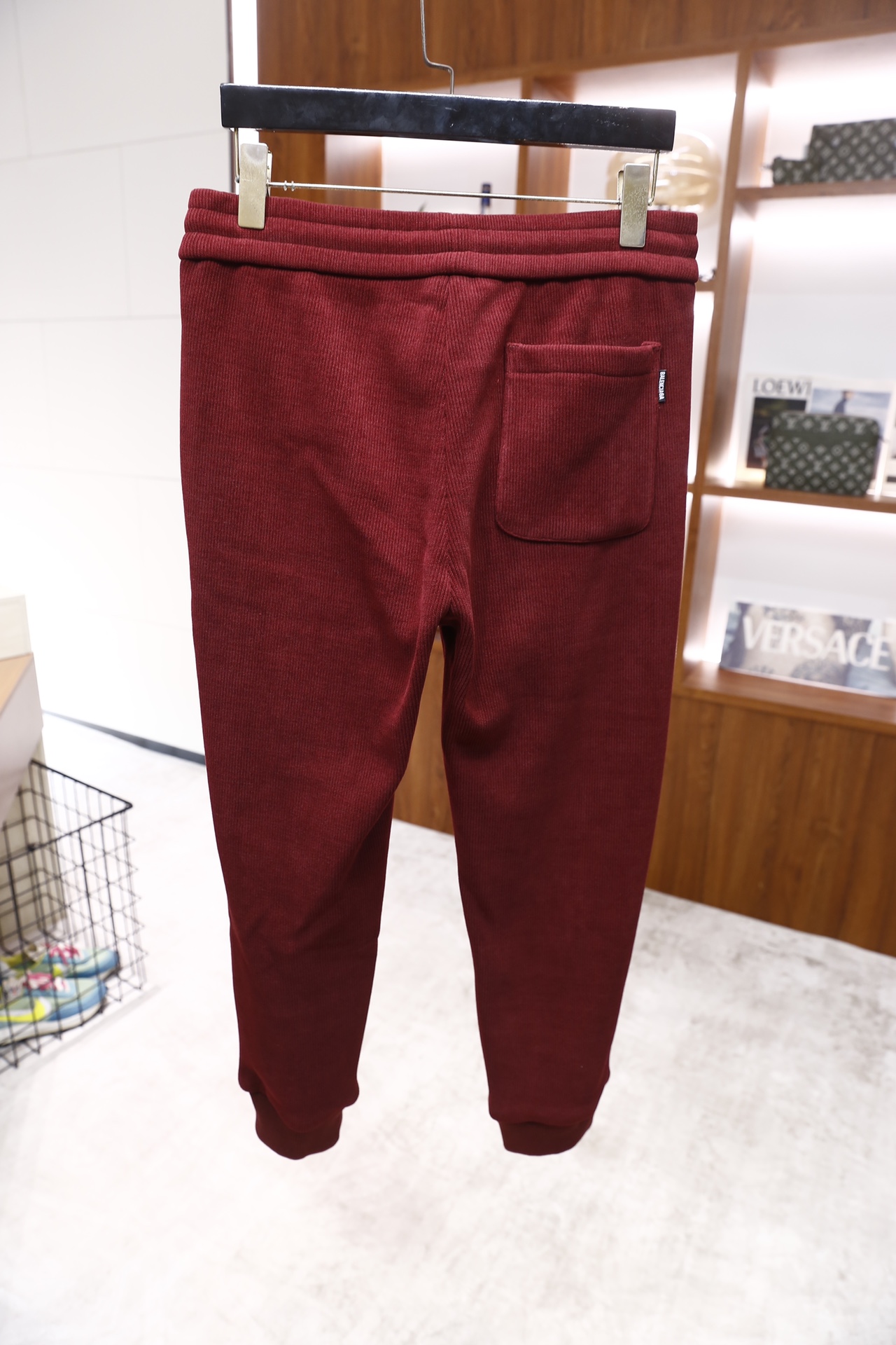 🔥巴黎世家/25秋季时尚新品男士休闲裤🆕采用舒适保暖面料，经典品牌字母LOGO设计 上身随意舒服！松紧腰