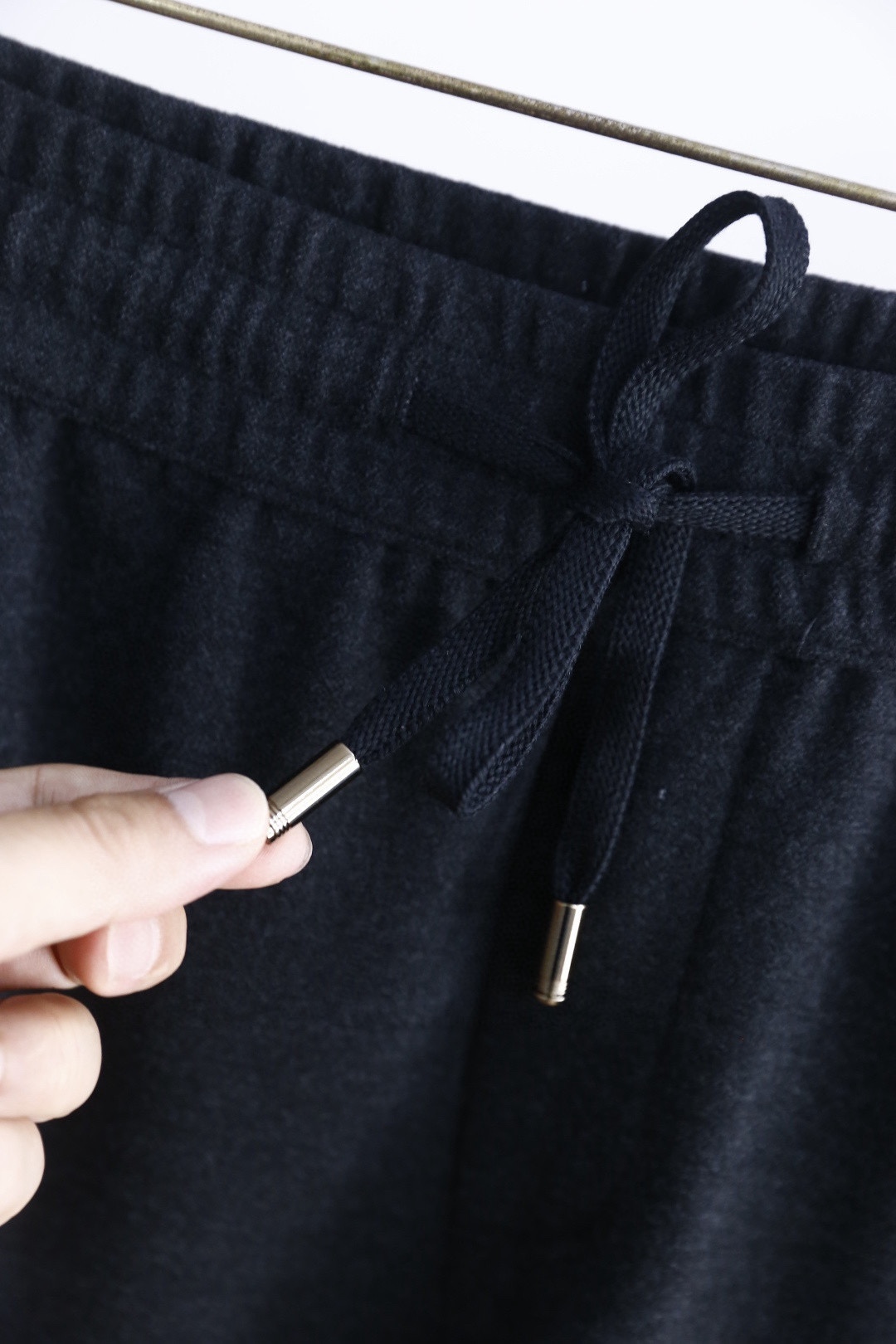 🔥lP🆕.25秋季时尚新品男士休闲裤🆕采用顶级舒适棉面料，经典品牌字母LOGO设计 上身随意舒服！松紧腰