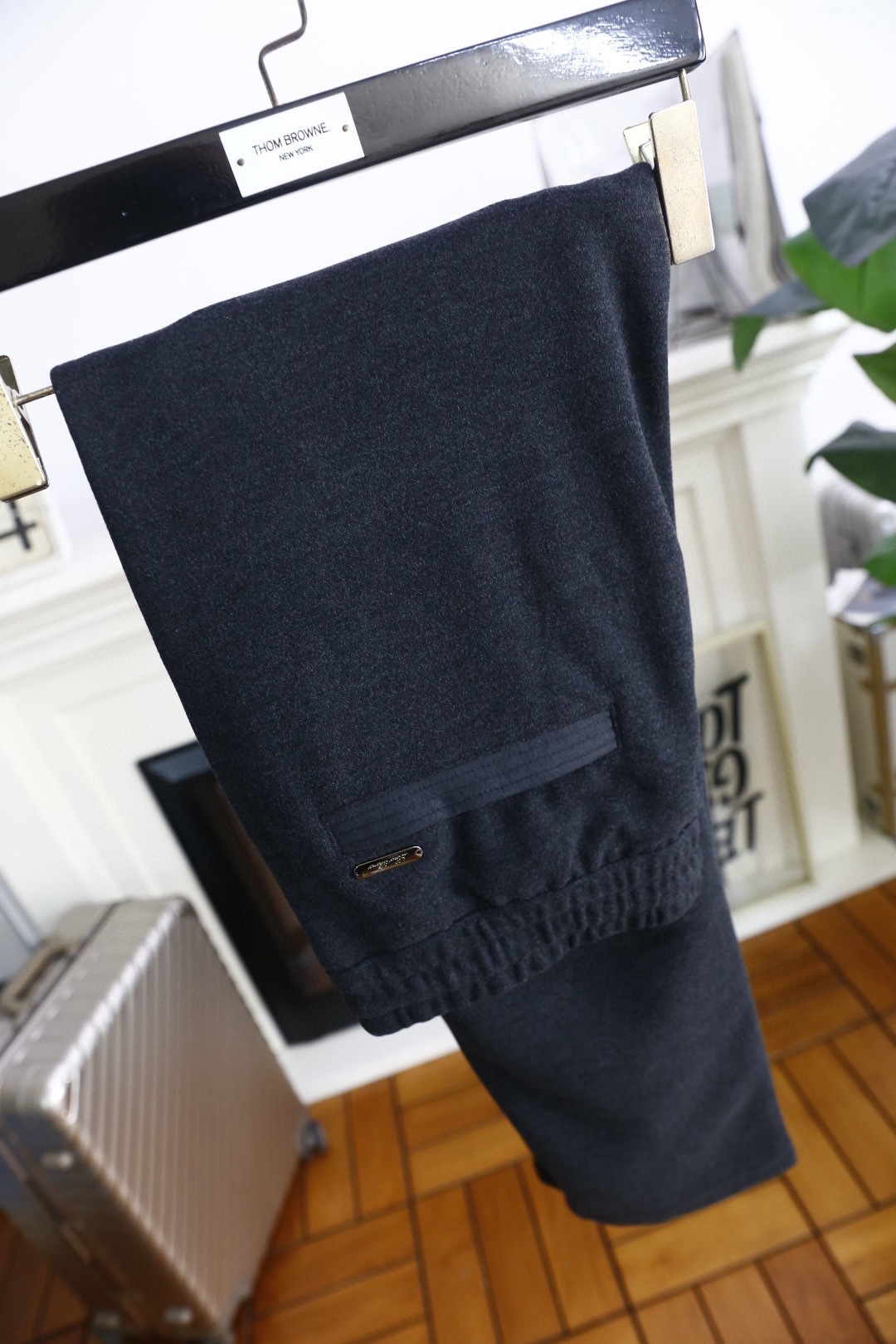 🔥lP🆕.25秋季时尚新品男士休闲裤🆕采用顶级舒适棉面料，经典品牌字母LOGO设计 上身随意舒服！松紧腰