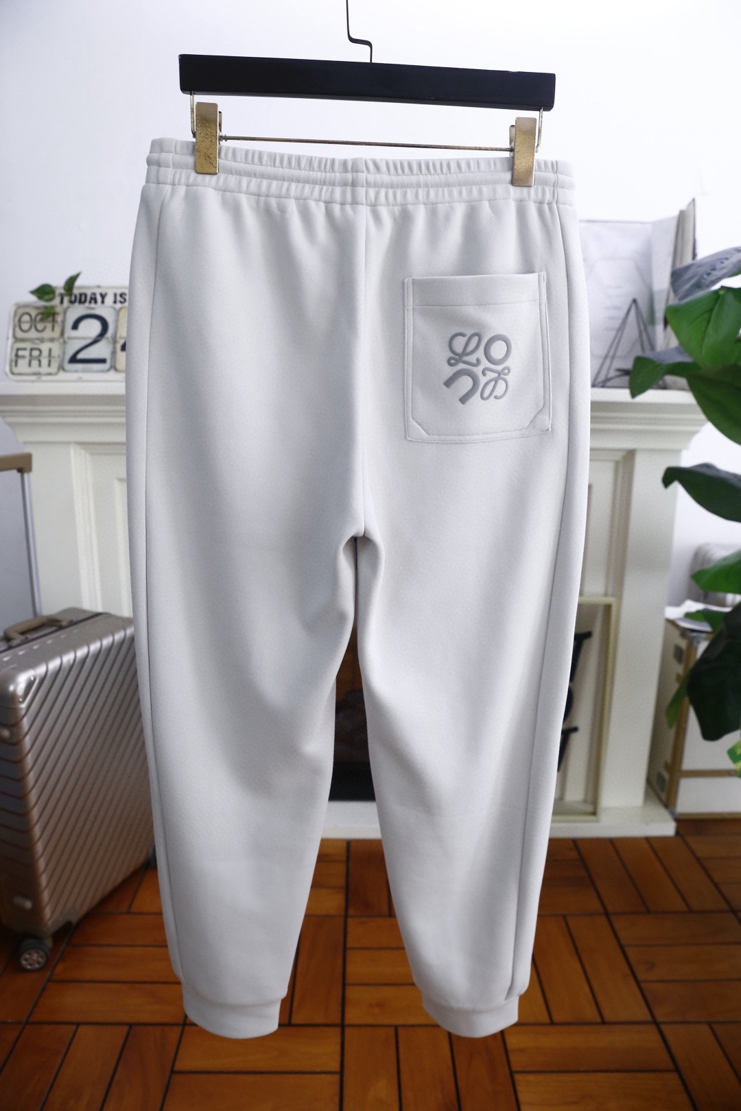 🔥罗意威.25秋季新品时尚原单男士卫裤，采用进口高档顶级卫裤面料，奢华经典品牌定制logo设计 上身随意