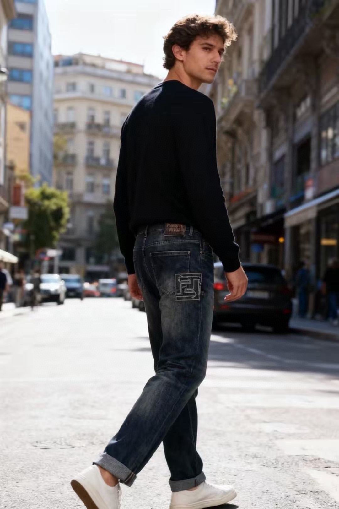 🔥芬迪/Fe*di.25秋季新款🆕时尚男士原单高端蓝色牛仔裤！奢华经典品牌LOGO配饰 身穿着非常舒适 