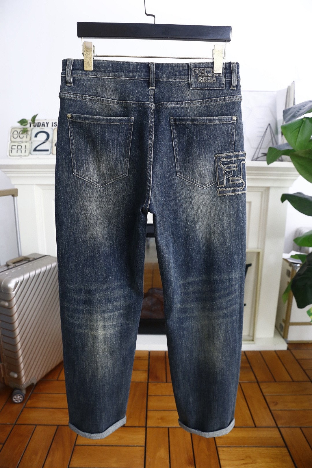 🔥芬迪/Fe*di.25秋季新款🆕时尚男士原单高端蓝色牛仔裤！奢华经典品牌LOGO配饰 身穿着非常舒适 